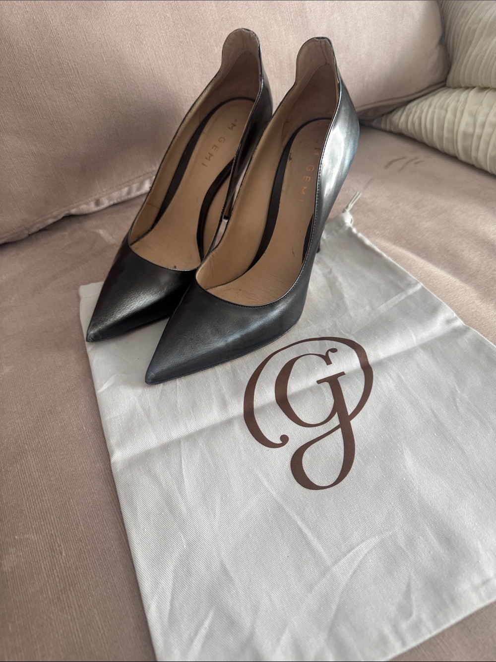Gianvito Rossi Black Pointed Toe Leather Pumps